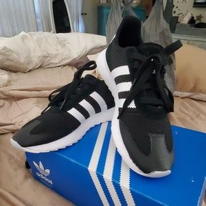 Womens adidas original flashback tennis shoe